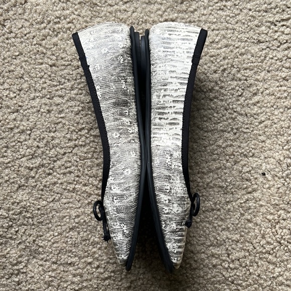 NWOT White Black Snake Aerosoles, size 8, faux leather - Picture 4 of 6